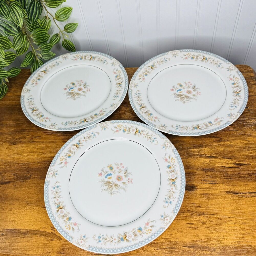 3 Society Fine China First Lady 4764 Dinner Plates Floral Pastels 10 3/8" EUC